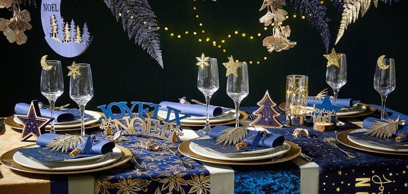 En doré et blanc  Déco table noël dorée, Decoration table de noel, Déco  table nouvel an